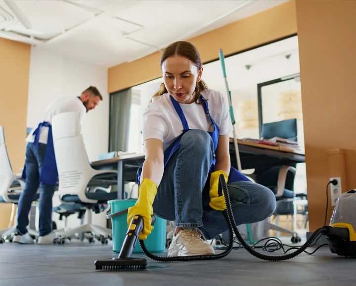 Operator performing professional cleaning